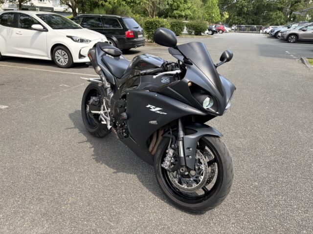 YAMAHA YZF-R1 2011